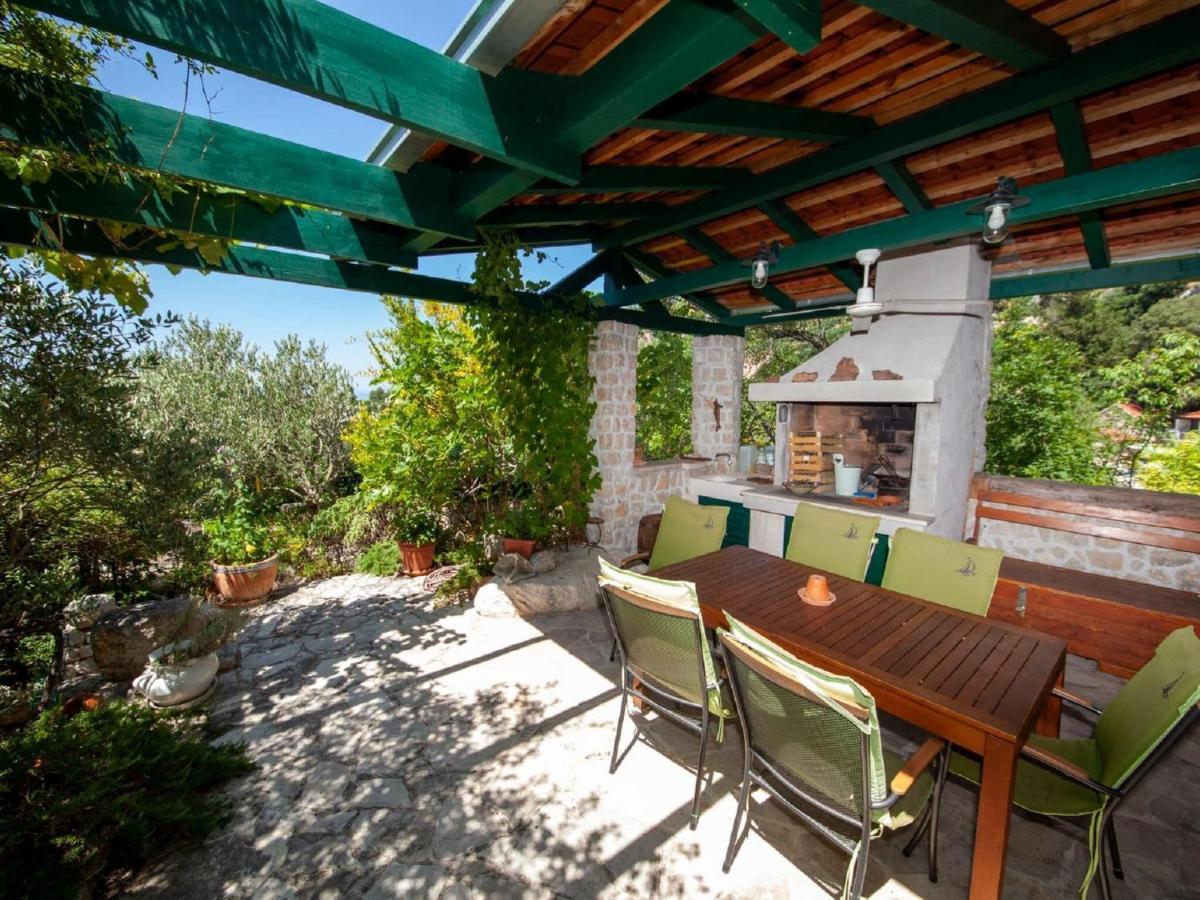 Luxurious Holiday Home In Makarska With Jacuzzi Ngoại thất bức ảnh
