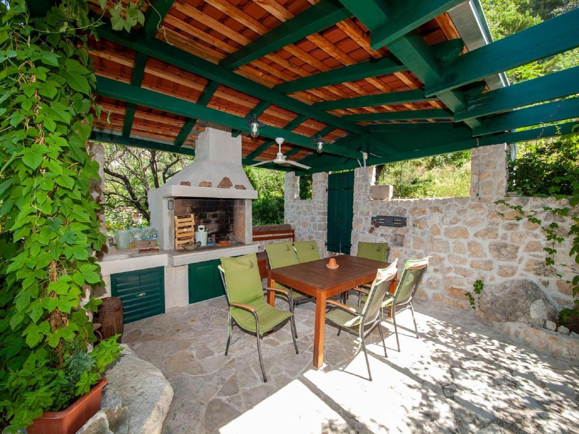 Luxurious Holiday Home In Makarska With Jacuzzi Ngoại thất bức ảnh