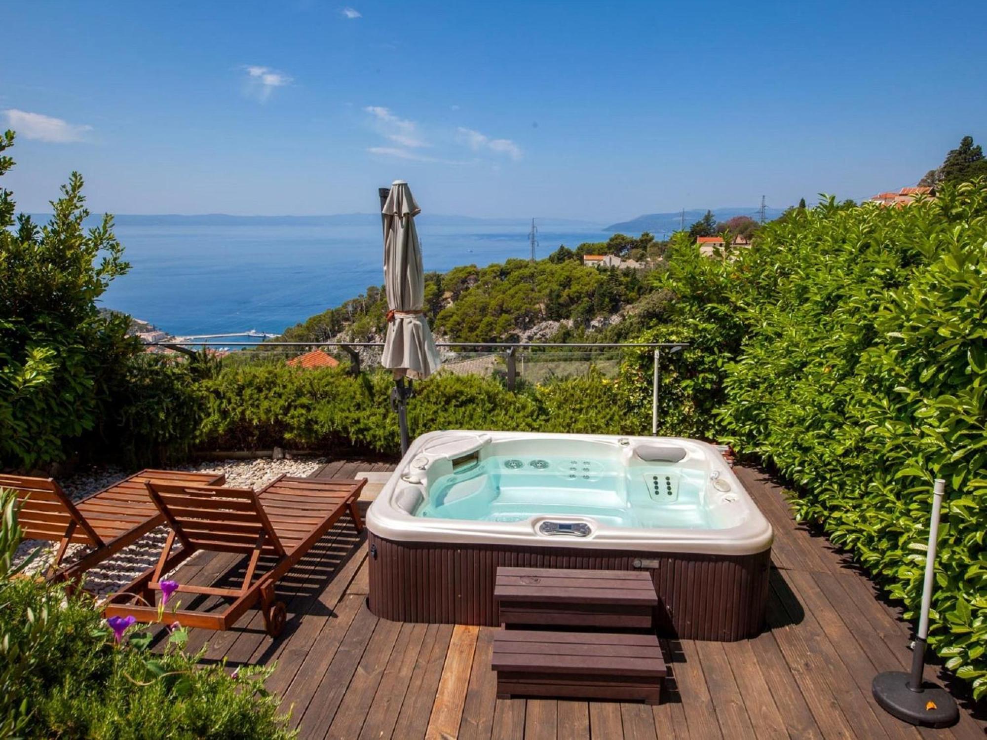 Luxurious Holiday Home In Makarska With Jacuzzi Ngoại thất bức ảnh