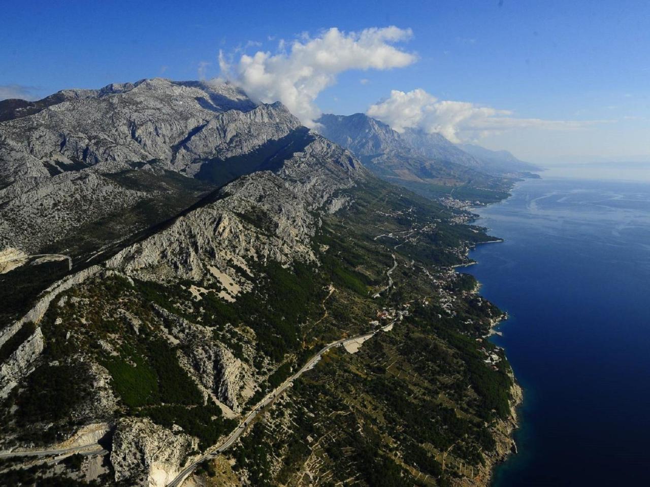 Luxurious Holiday Home In Makarska With Jacuzzi Ngoại thất bức ảnh