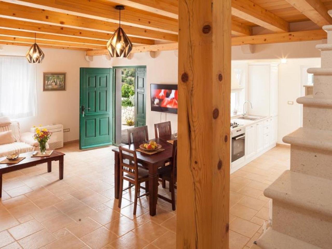 Luxurious Holiday Home In Makarska With Jacuzzi Ngoại thất bức ảnh