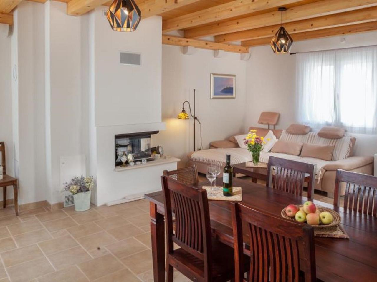 Luxurious Holiday Home In Makarska With Jacuzzi Ngoại thất bức ảnh